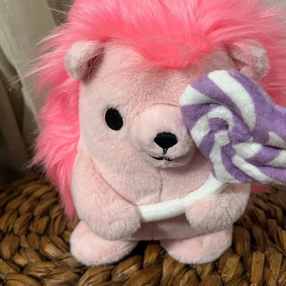 Hallmark Pink Singing Hedgehog Musical Plush Lollipop Valentine 9" Sweet Treat - Picture 7 of 8